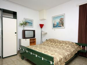 19126891-Ferienwohnung-4-Duće-300x225-3