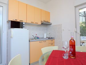 19308204-Ferienwohnung-4-Duće-300x225-4