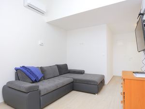 22407685-Ferienwohnung-4-Duće-300x225-1