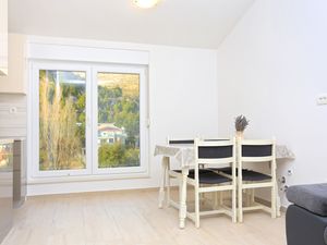 22407685-Ferienwohnung-4-Duće-300x225-4