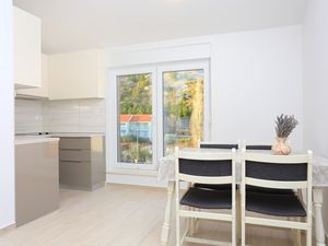 22407685-Ferienwohnung-4-Duće-300x225-5