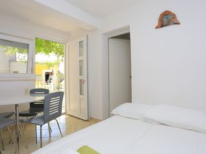 22629001-Ferienwohnung-4-Duće-300x225-2