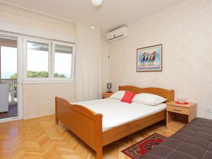 23675024-Ferienwohnung-5-Duće-300x225-2