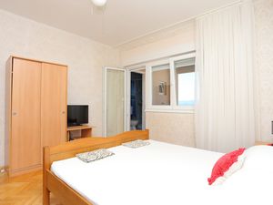 23675024-Ferienwohnung-5-Duće-300x225-4