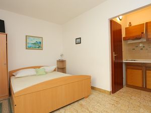 23675024-Ferienwohnung-5-Duće-300x225-5