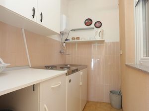 23675028-Ferienwohnung-8-Duće-300x225-4