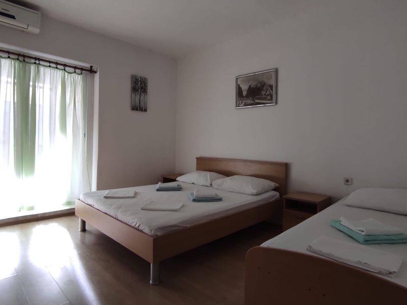 23677769-Ferienwohnung-3-Duće-800x600-2