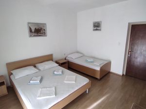 23677769-Ferienwohnung-3-Duće-300x225-3