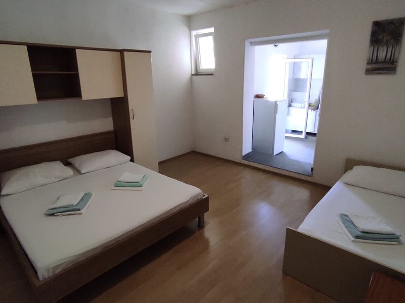 23677773-Ferienwohnung-3-Duće-800x600-0