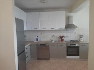 23937687-Ferienwohnung-7-Duće-300x225-5