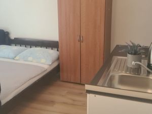 23988320-Ferienwohnung-3-Duće-300x225-3