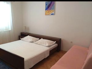 24017616-Ferienwohnung-6-Duće-300x225-2