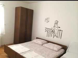 24017616-Ferienwohnung-6-Duće-300x225-3