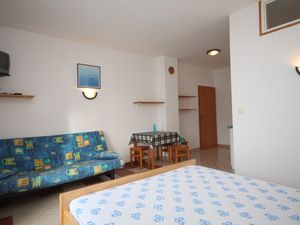 23929843-Ferienwohnung-4-Duće-300x225-3