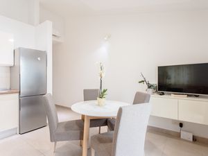 23930267-Ferienwohnung-4-Duće-300x225-4