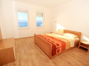 23930766-Ferienwohnung-4-Duće-300x225-4