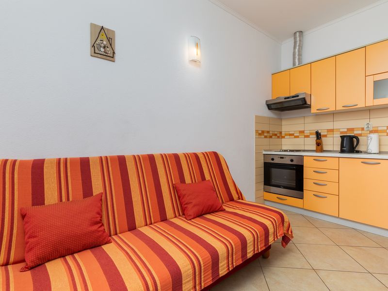 23927043-Ferienwohnung-3-Duće-800x600-2