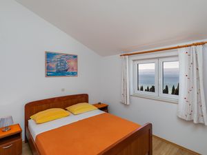 23927043-Ferienwohnung-3-Duće-300x225-5