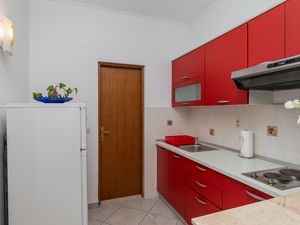 23927045-Ferienwohnung-3-Duće-300x225-2