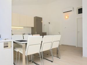 23933135-Ferienwohnung-4-Duće-300x225-5