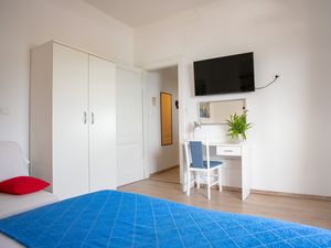 23930435-Ferienwohnung-6-Duće-300x225-4