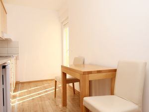 23930761-Ferienwohnung-3-Duće-300x225-2