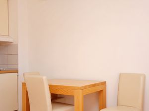 23930760-Ferienwohnung-4-Duće-300x225-2