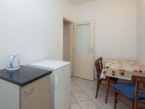 23933098-Ferienwohnung-3-Duće-300x225-1