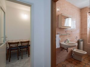 23933098-Ferienwohnung-3-Duće-300x225-2