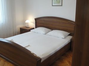 23933100-Ferienwohnung-4-Duće-300x225-4