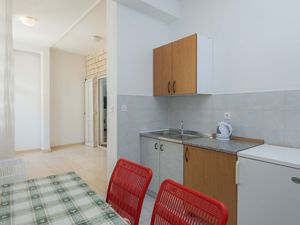 23933101-Ferienwohnung-4-Duće-300x225-3