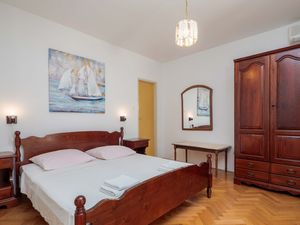 23933101-Ferienwohnung-4-Duće-300x225-4