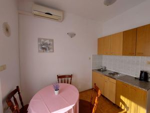 23926964-Ferienwohnung-4-Duće-300x225-4