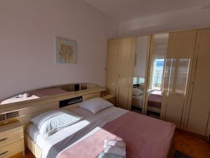 23926964-Ferienwohnung-4-Duće-300x225-5