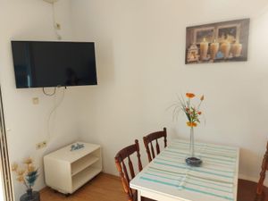 23926966-Ferienwohnung-4-Duće-300x225-3