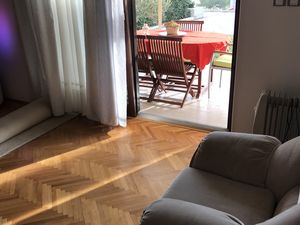 23927015-Ferienwohnung-7-Duće-300x225-2