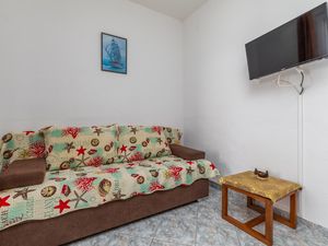 23927048-Ferienwohnung-3-Duće-300x225-1