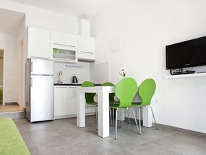 23931010-Ferienwohnung-4-Duće-300x225-1