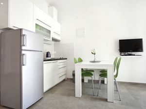 23931010-Ferienwohnung-4-Duće-300x225-3