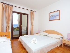 23931564-Ferienwohnung-9-Duće-300x225-0