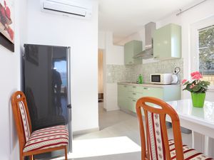 23933574-Ferienwohnung-3-Duće-300x225-2