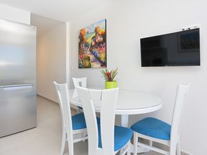 23926967-Ferienwohnung-4-Duće-300x225-3