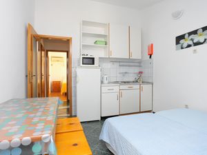 23926968-Ferienwohnung-3-Duće-300x225-2