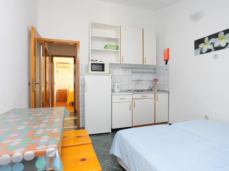 23926968-Ferienwohnung-3-Duće-800x600-2