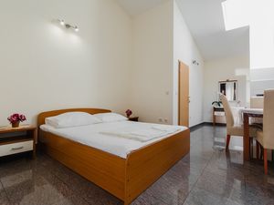 23927006-Ferienwohnung-6-Duće-300x225-1