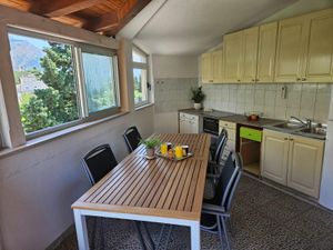 23988324-Ferienwohnung-4-Duće-300x225-1