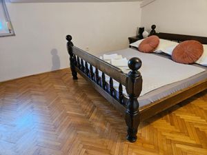 23988324-Ferienwohnung-4-Duće-300x225-5