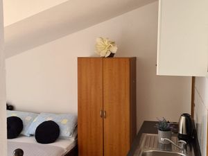 23988320-Ferienwohnung-2-Duće-300x225-2