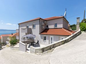 24034038-Ferienwohnung-2-Duće-300x225-2