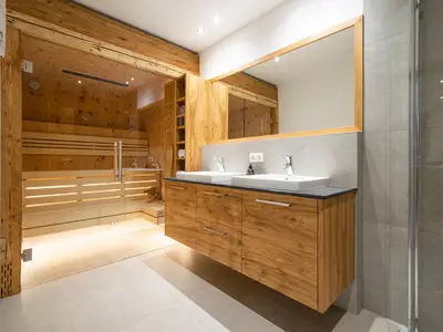 Badezimmer mit Sauna und Infrarot